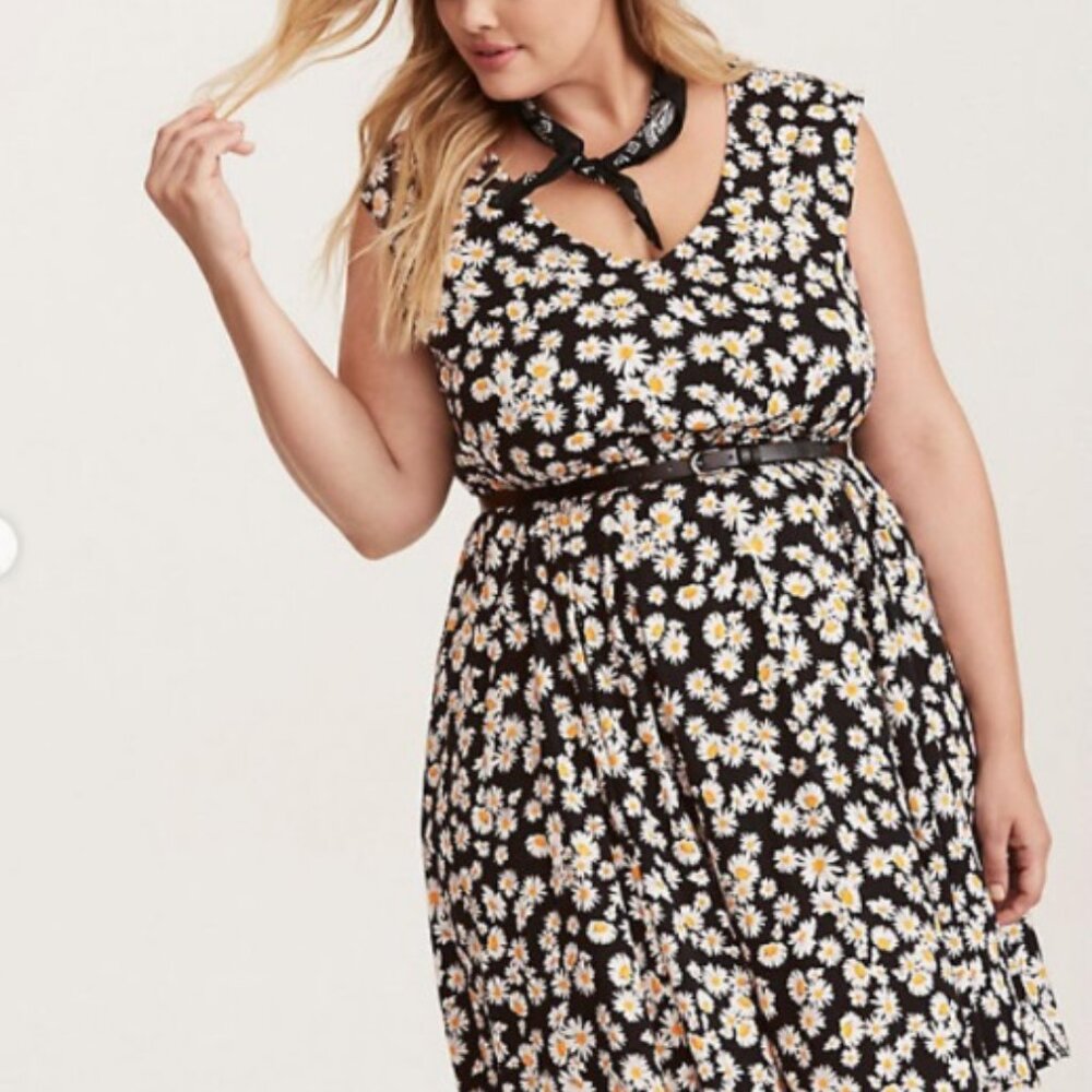 Torrid Multi-Color Daisy Print Challis V-Neck Skater Dress 2x With Belt - Picture 2 of 7